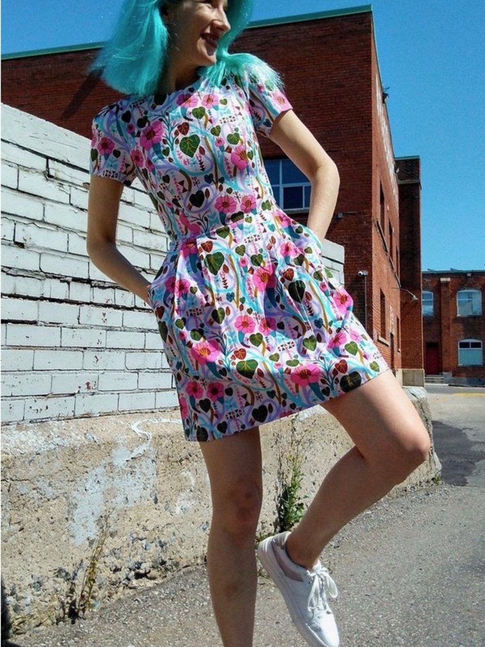 Birds of North America Floral Short Sleeve dress, size 2, like new